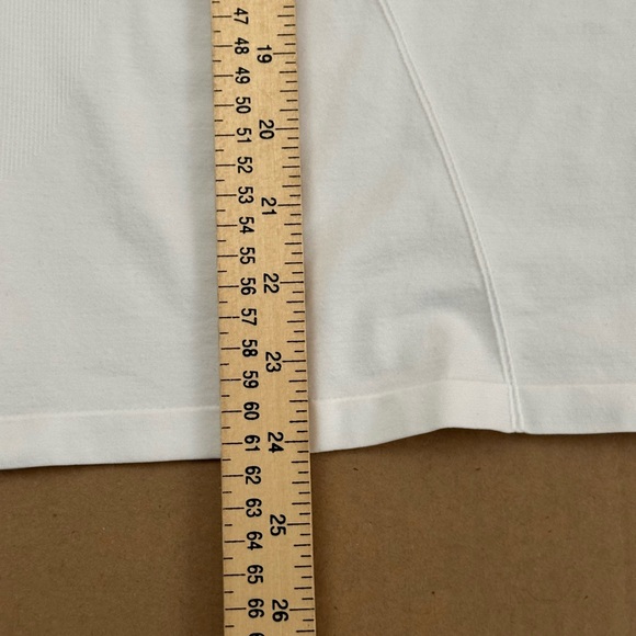 Fabletics Size L Feather Tech+ Short-Sleeve Top - Picture 5 of 9